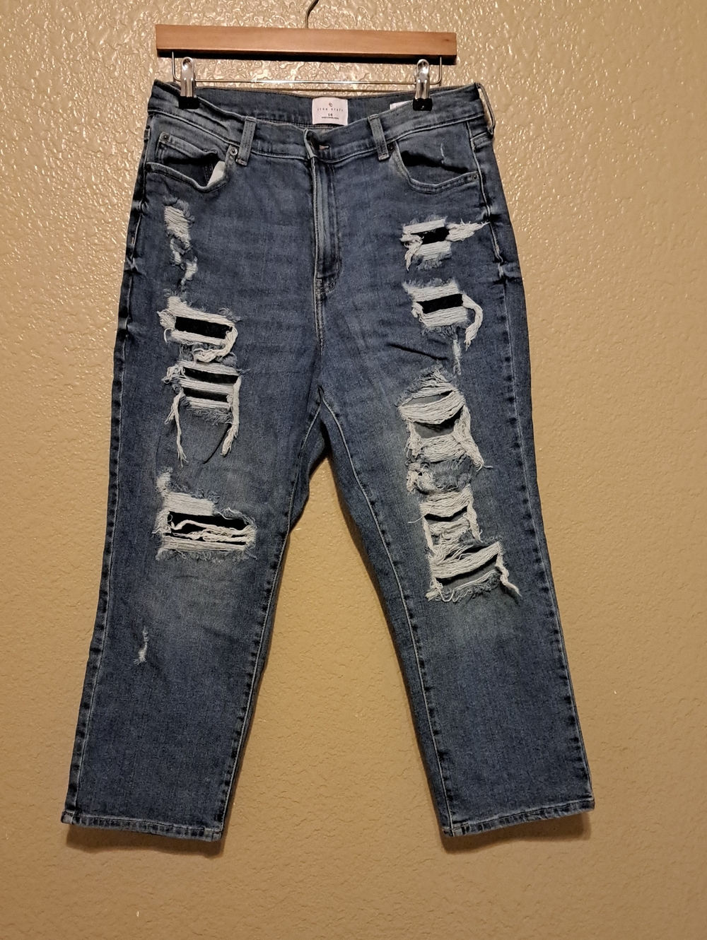 True Craft Women's Distressed Blue Ripped Jeans. Cropped Baggy Straight Size 14.